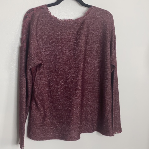 Burgundy sweater with sequence size medium - Picture 3 of 6